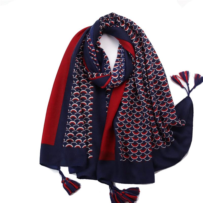 全新 2022 年女士秋季時尚粘膠披肩鏈印花圍巾冬季保暖羊絨披肩布凡達頭巾 Sjaal 180*90 厘米